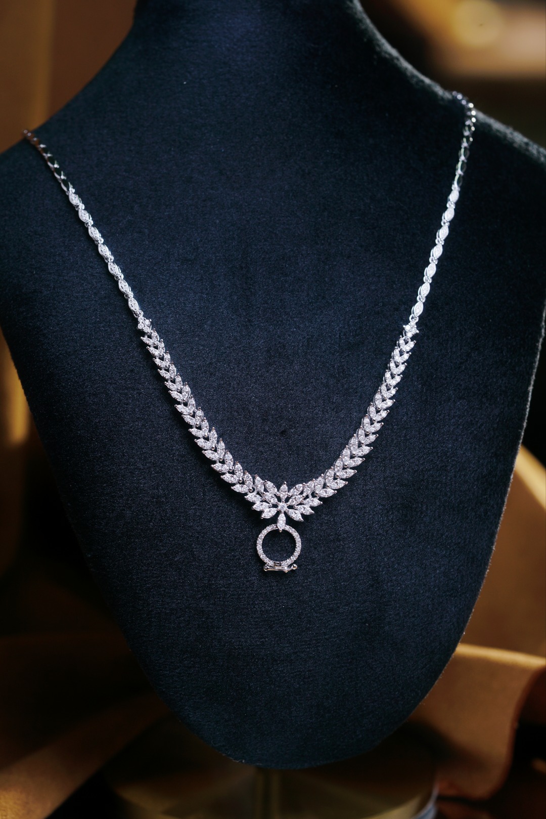 18k Gold Necklace – Luxury Evening Gown Necklace, exquisite and elegant, featuring a 1.50ct natural diamond