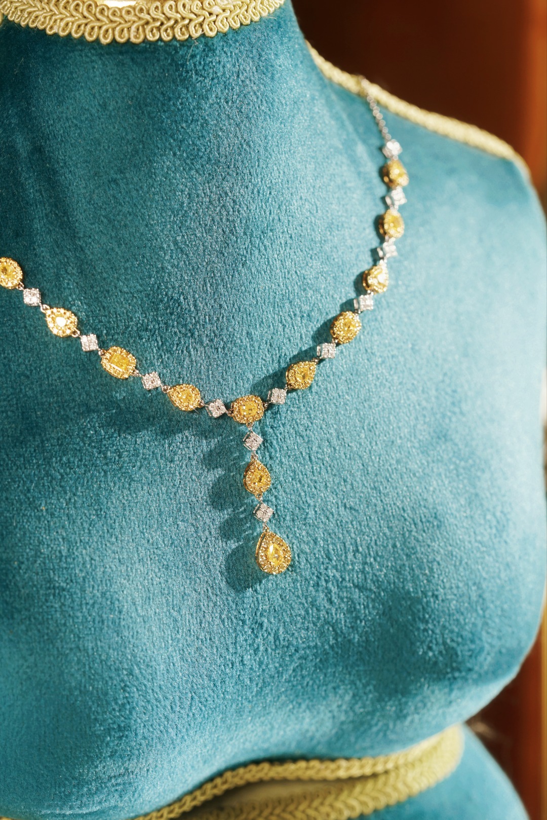 18k Gold Necklace, Luxury Yellow Diamond Necklace, Natural Diamond 2.30ct