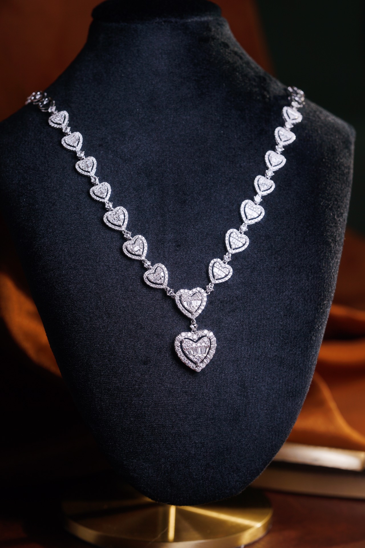 18k Gold Necklace – Luxury Evening Gown Necklace, exquisite and elegant, featuring a 3.10ct natural diamond