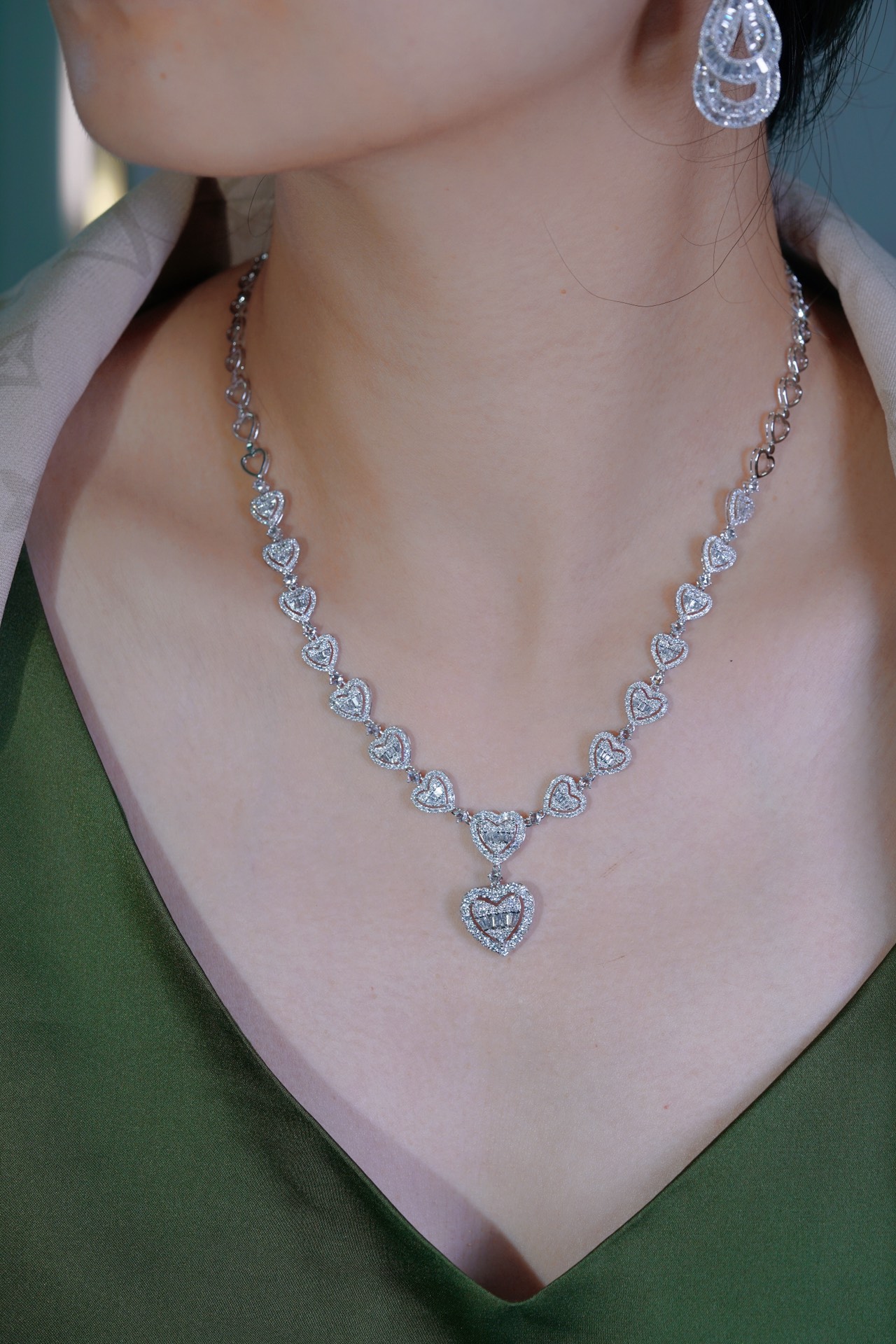 18k Gold Necklace – Luxury Evening Gown Necklace, exquisite and elegant, featuring a 3.10ct natural diamond