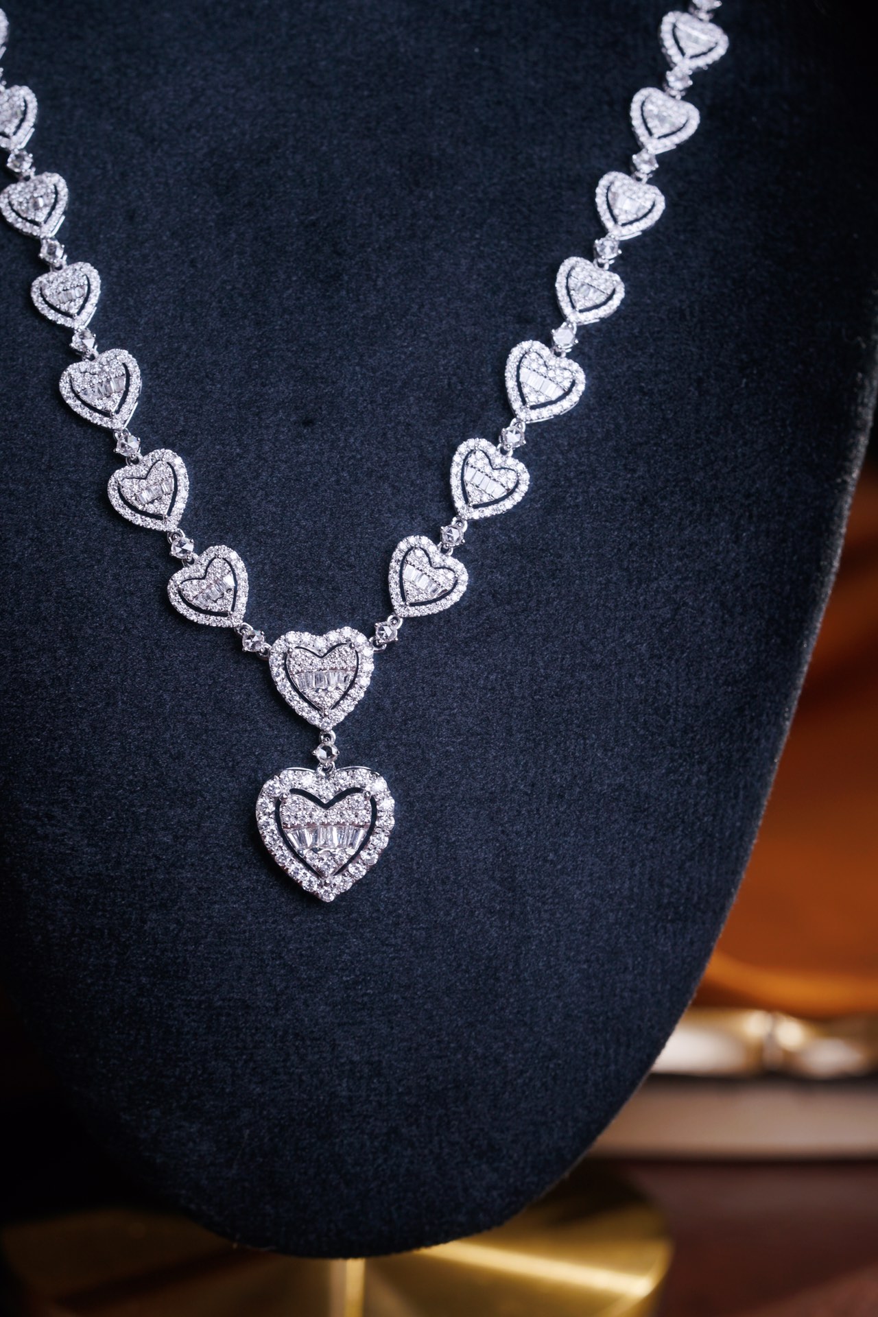 18k Gold Necklace – Luxury Evening Gown Necklace, exquisite and elegant, featuring a 3.10ct natural diamond