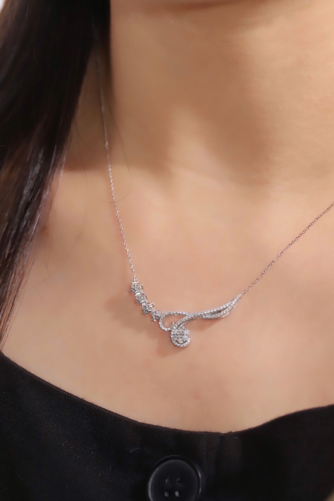 18k Gold Necklace with  Design and 0.75ct Natural Diamond
