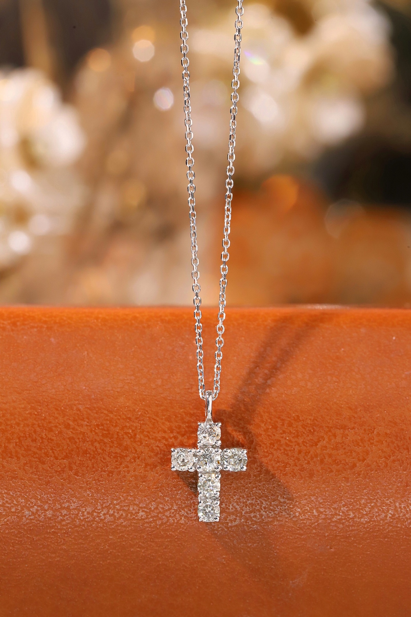 18k gold necklace with cross design, natural diamond weighing 0.20ct