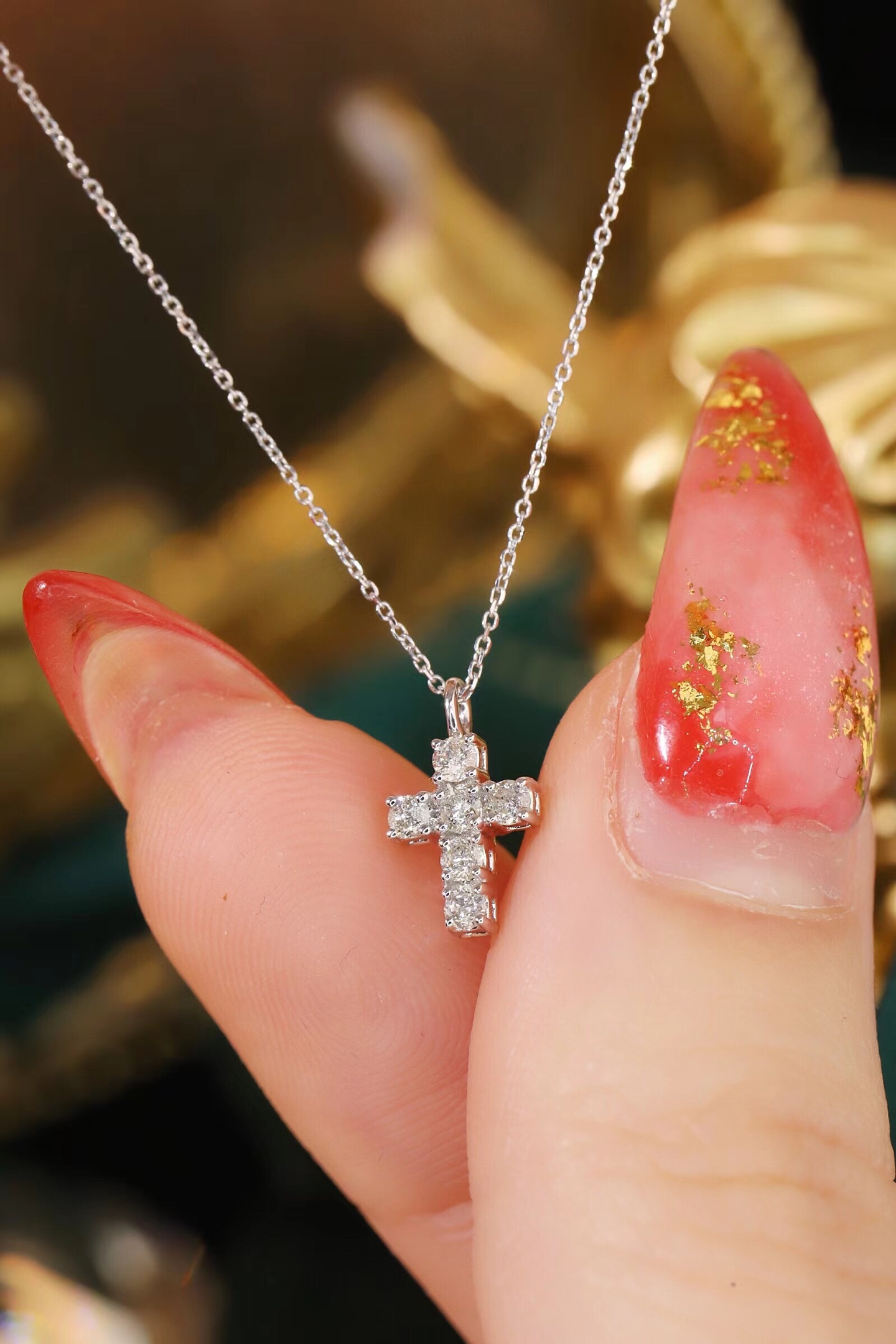 18k gold necklace with cross design, natural diamond weighing 0.20ct
