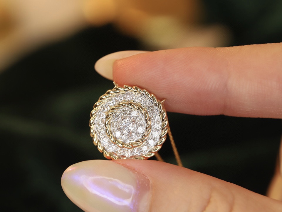 18k Gold Necklace with 0.65ct Natural Diamond