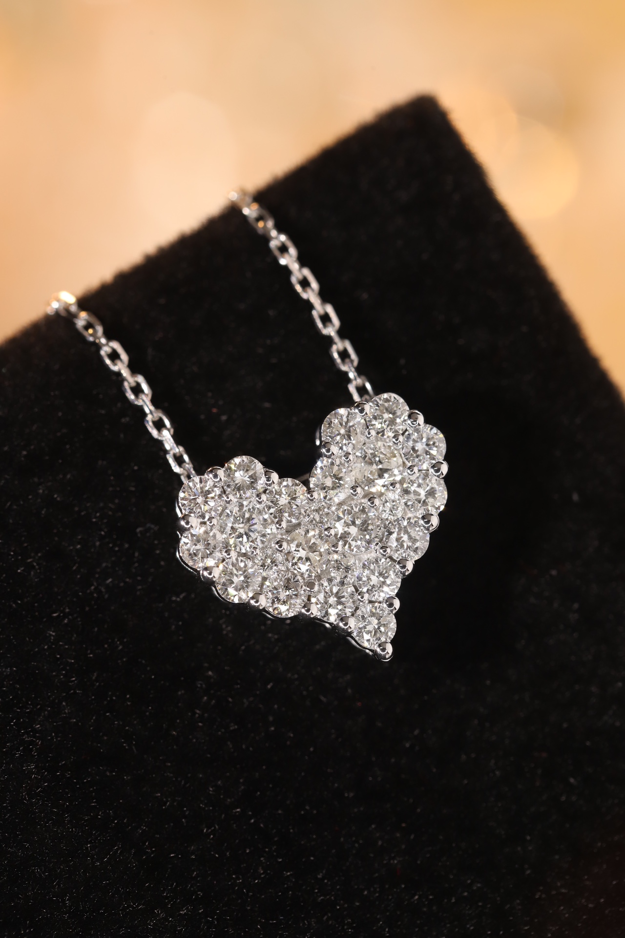 18k Gold Necklace, Heart Shape Design, 1ct Natural Diamond