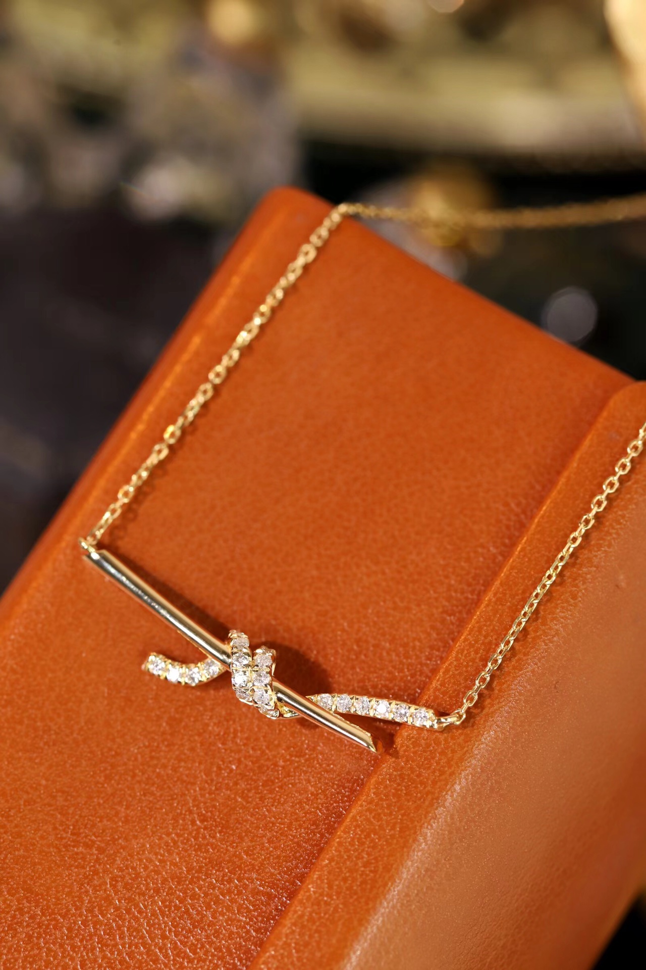 18k Gold Necklace with 0.18ct Natural Diamond