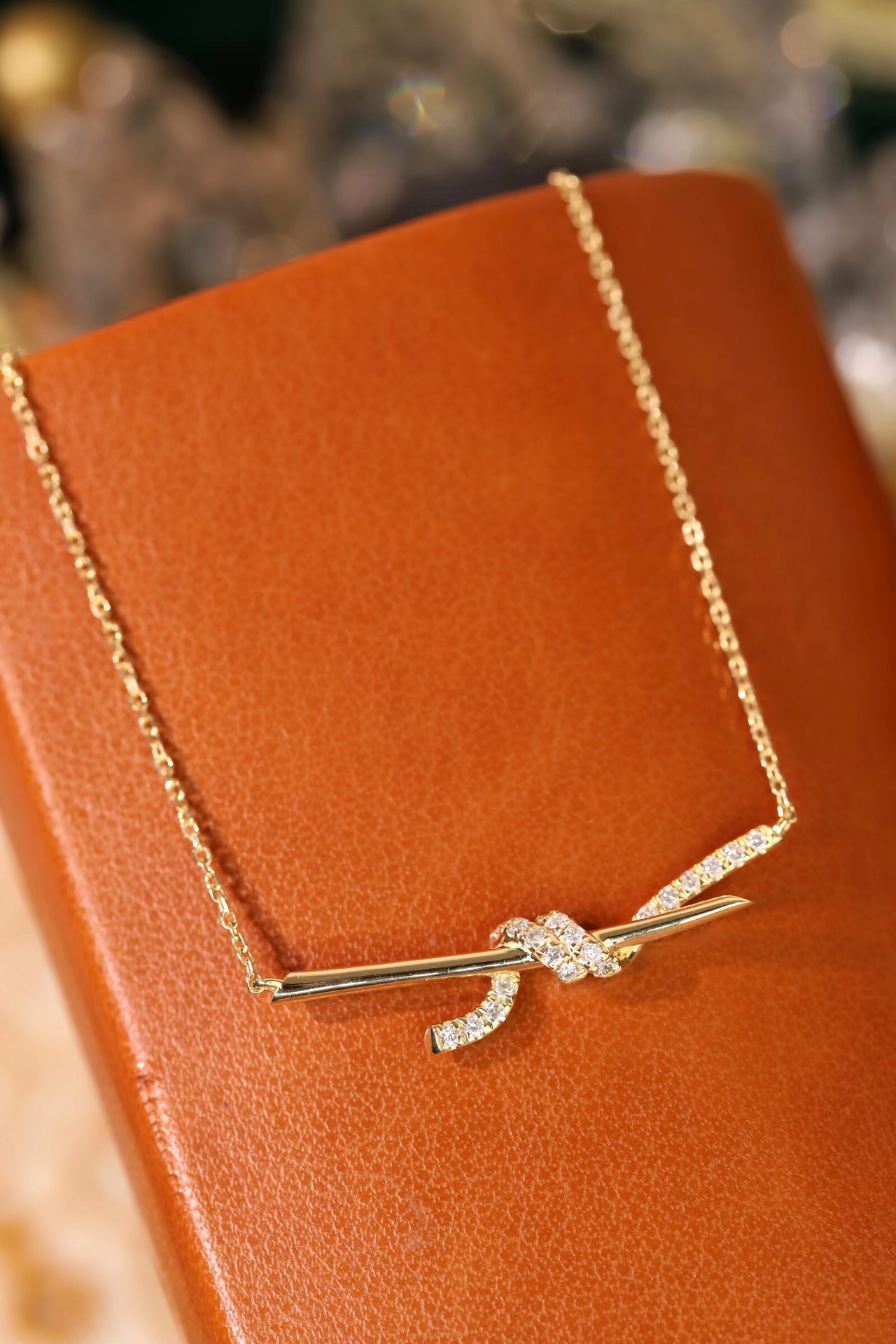 18k Gold Necklace with 0.18ct Natural Diamond