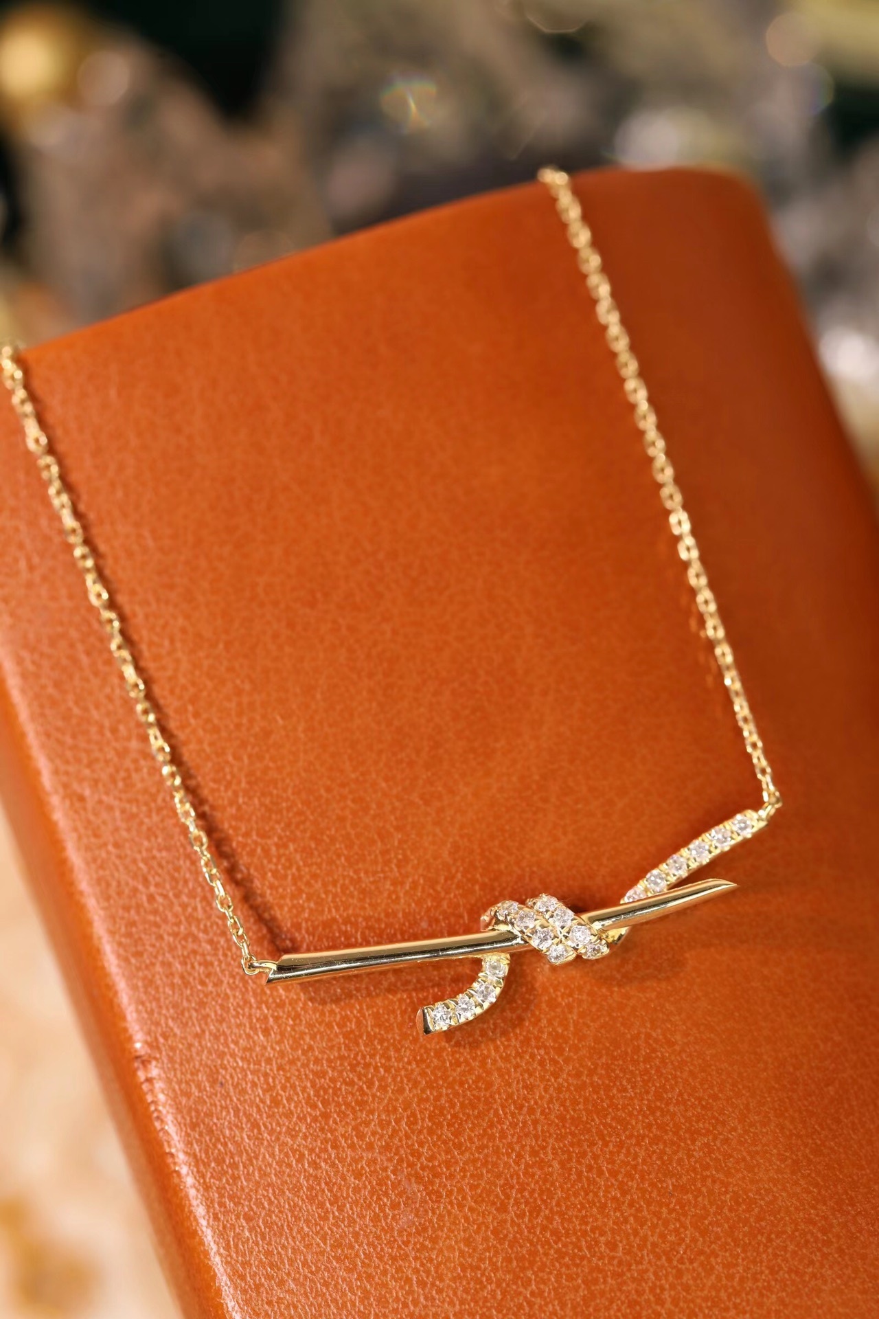 18k Gold Necklace with 0.18ct Natural Diamond