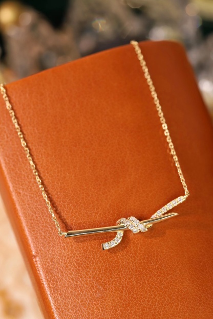 18k Gold Necklace with 0.18ct Natural Diamond
