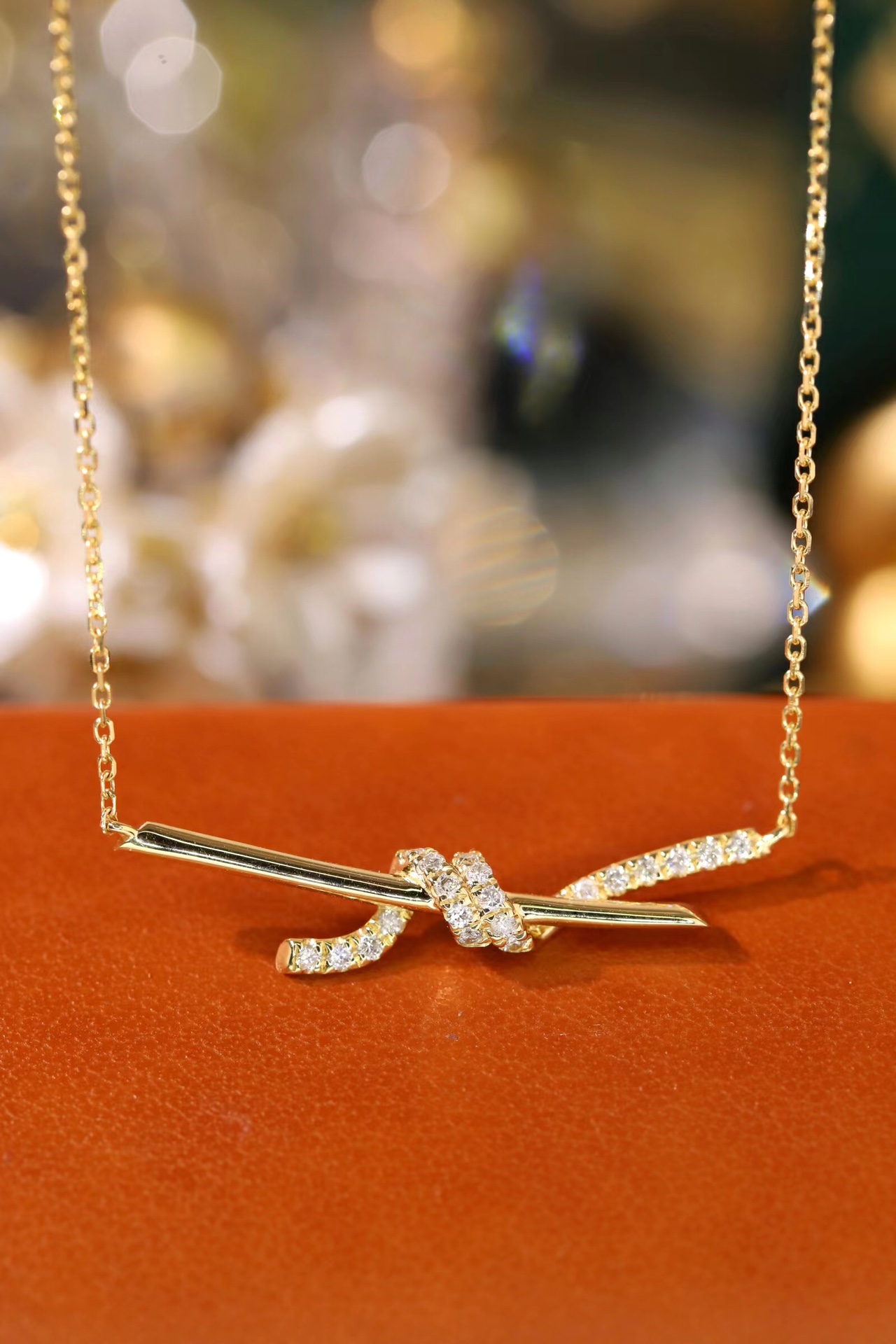 18k Gold Necklace with 0.18ct Natural Diamond