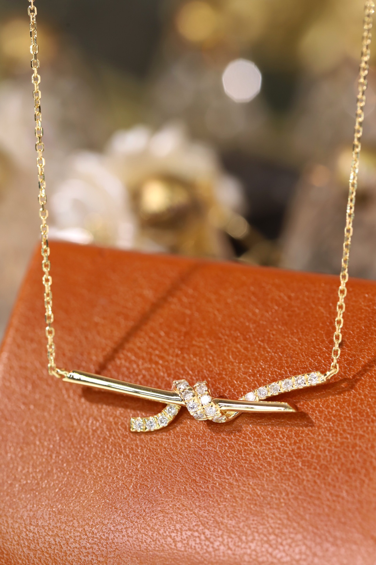 18k Gold Necklace with 0.18ct Natural Diamond