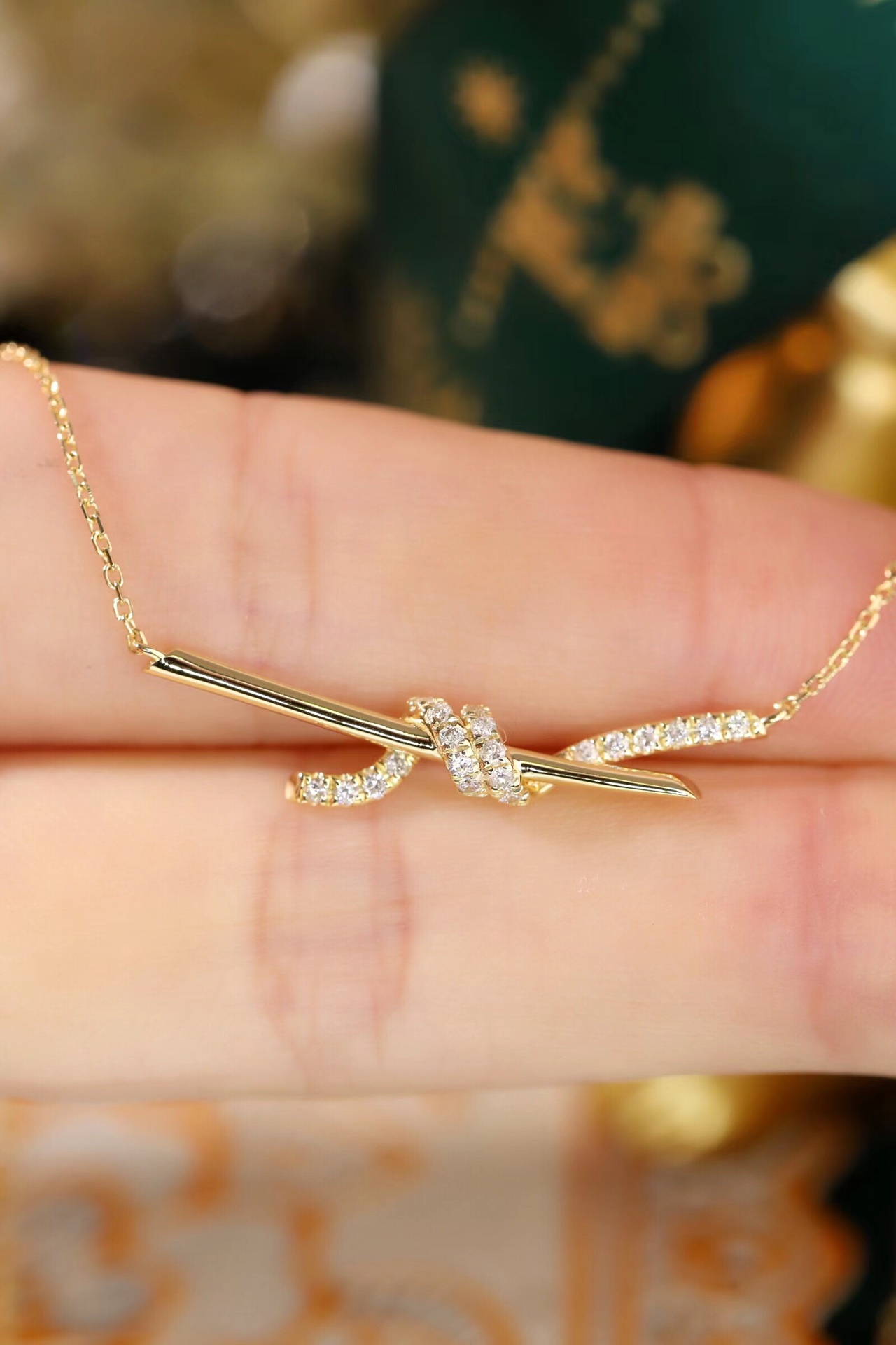 18k Gold Necklace with 0.18ct Natural Diamond