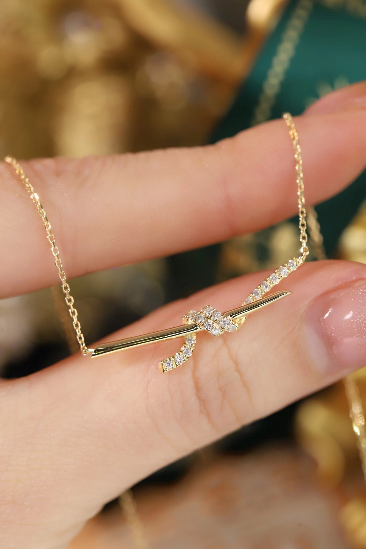 18k Gold Necklace with 0.18ct Natural Diamond