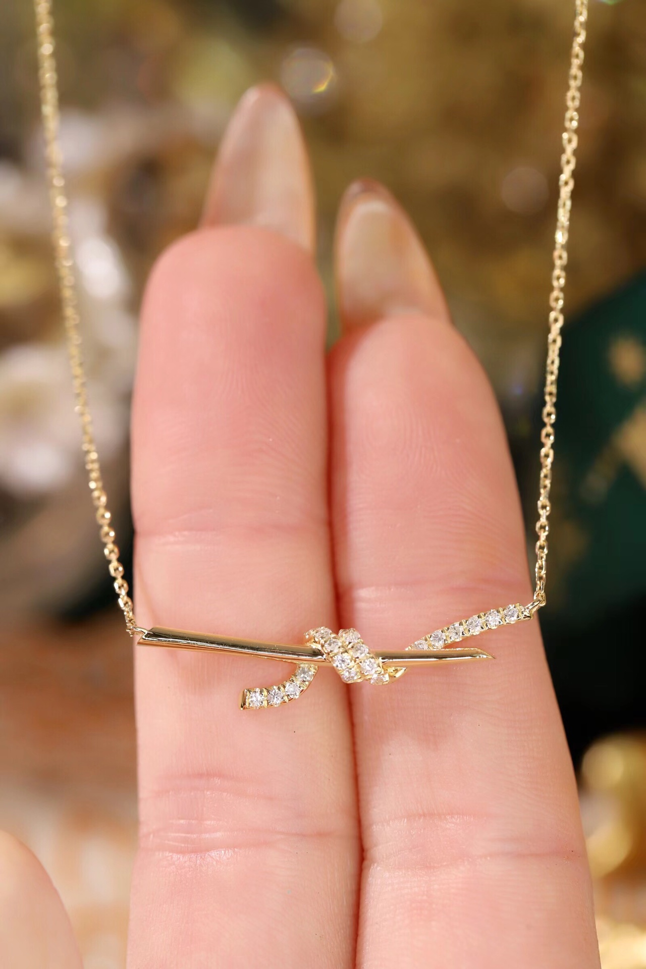 18k Gold Necklace with 0.18ct Natural Diamond