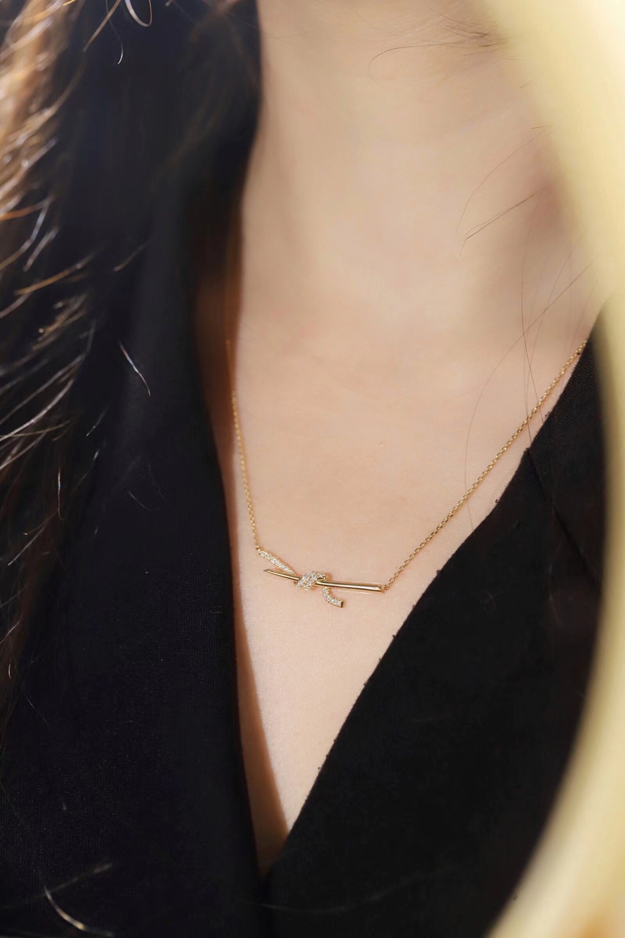 18k Gold Necklace with 0.18ct Natural Diamond