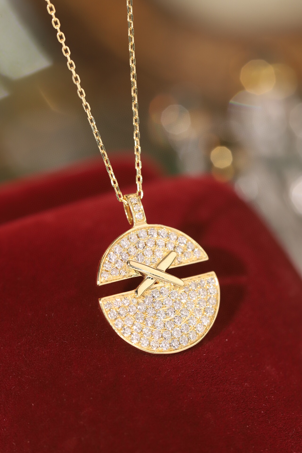 18k Gold Necklace with 0.55ct Natural Diamond