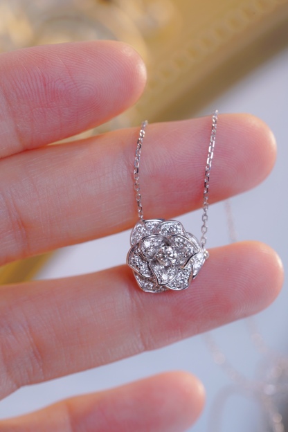 18k Gold Necklace with Flower Design, Natural Diamond 0.50ct