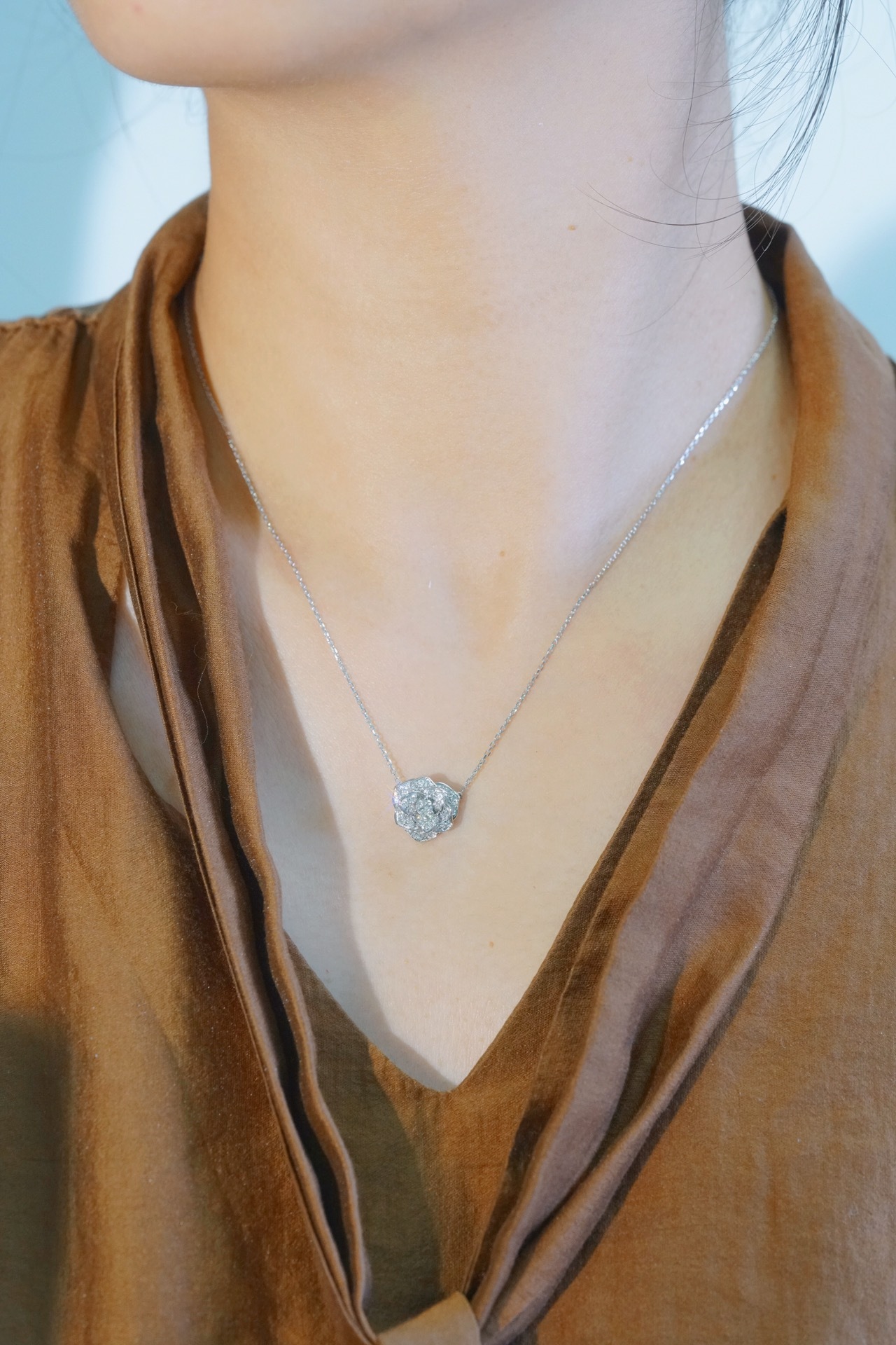 18k Gold Necklace with Flower Design, Natural Diamond 0.50ct