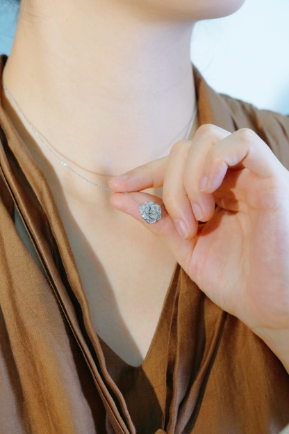 18k Gold Necklace with Flower Design, Natural Diamond 0.50ct