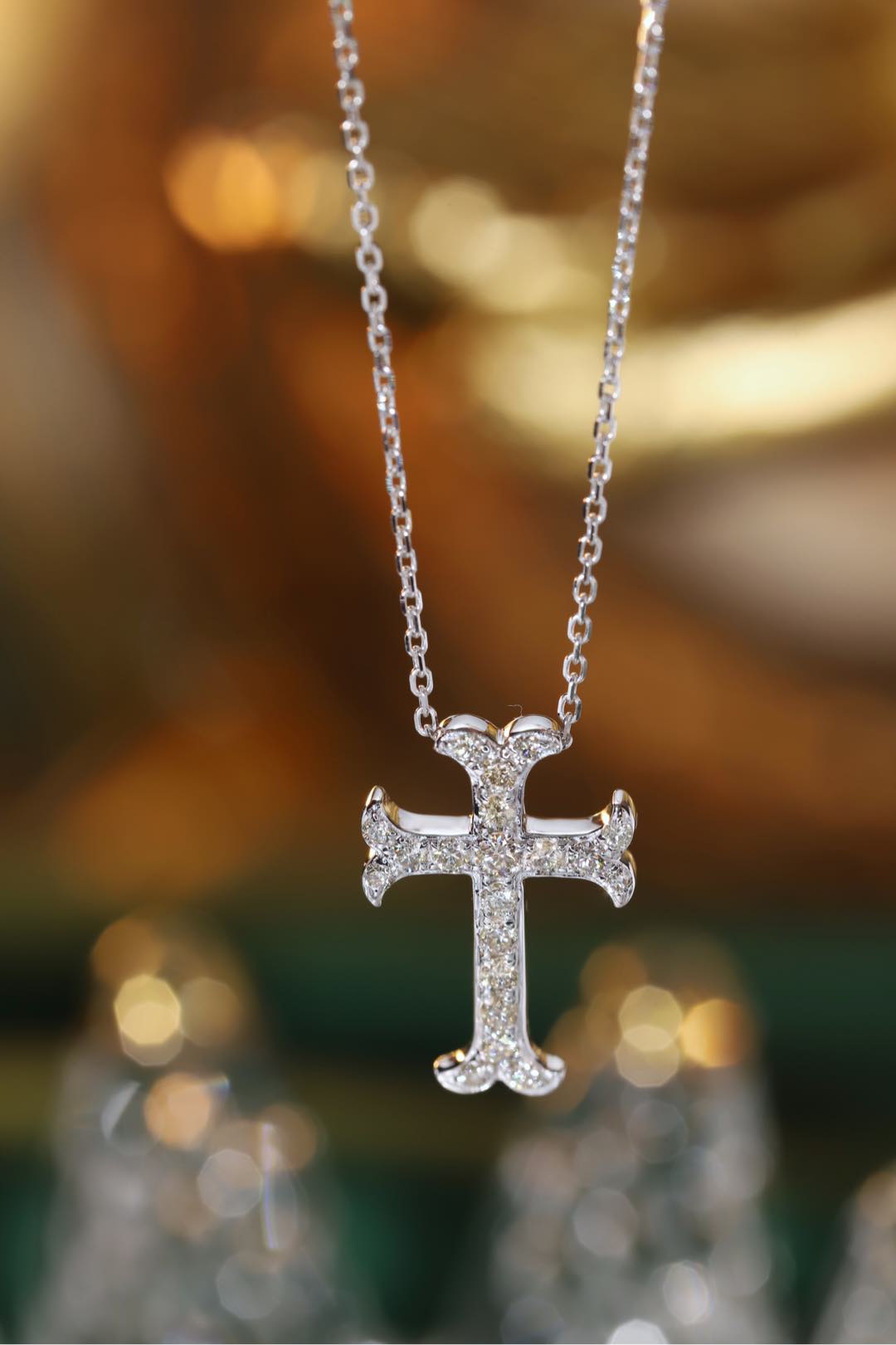 18k gold necklace with cross design, natural diamond weighing 0.35ct