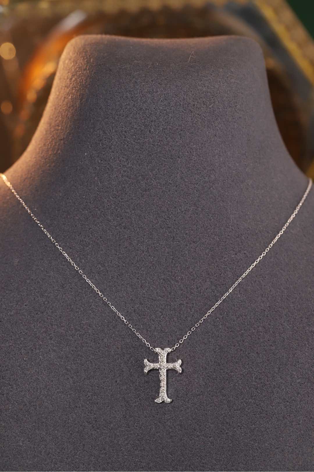 18k gold necklace with cross design, natural diamond weighing 0.35ct