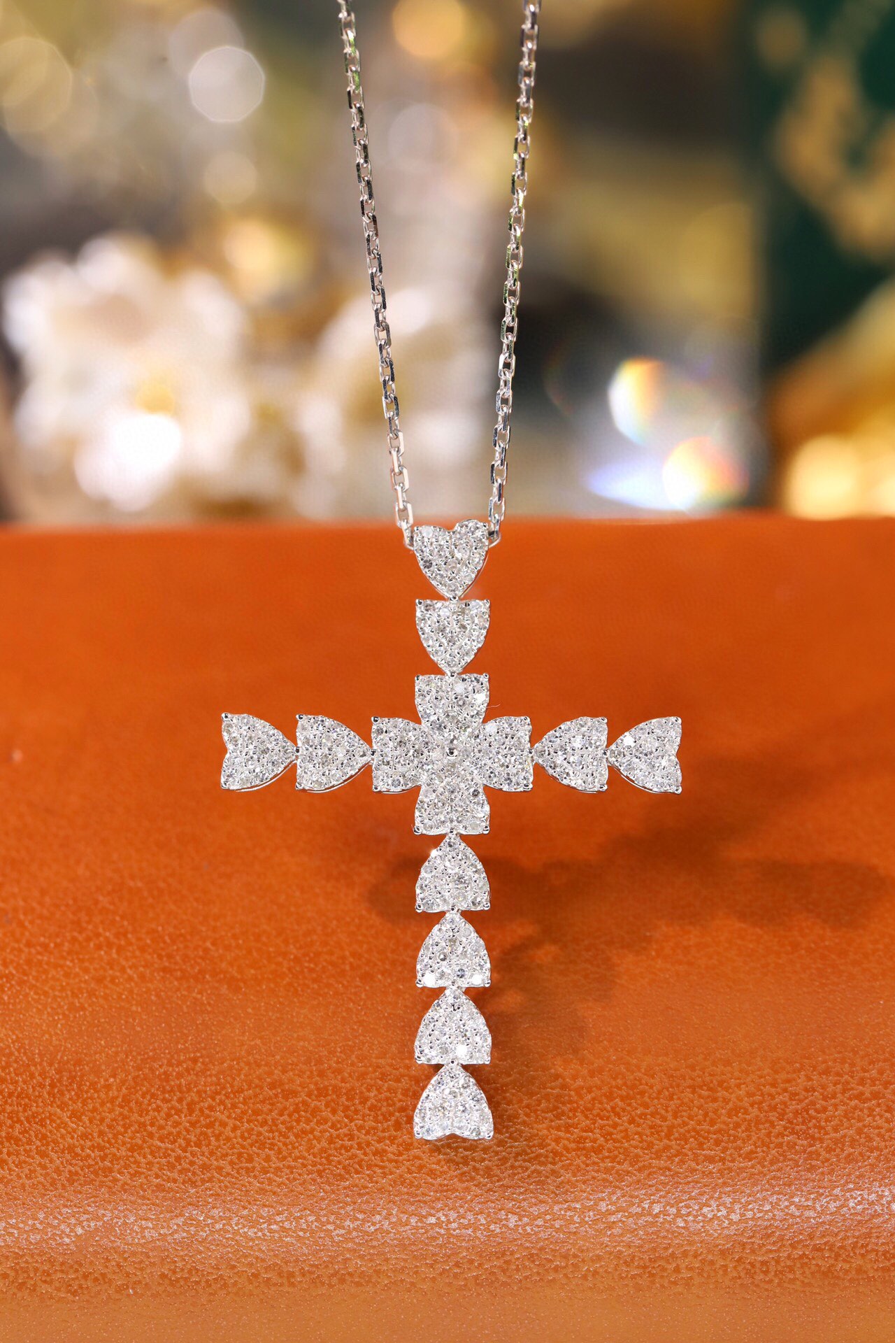 18k gold necklace with cross design, natural diamond weighing 0.65ct