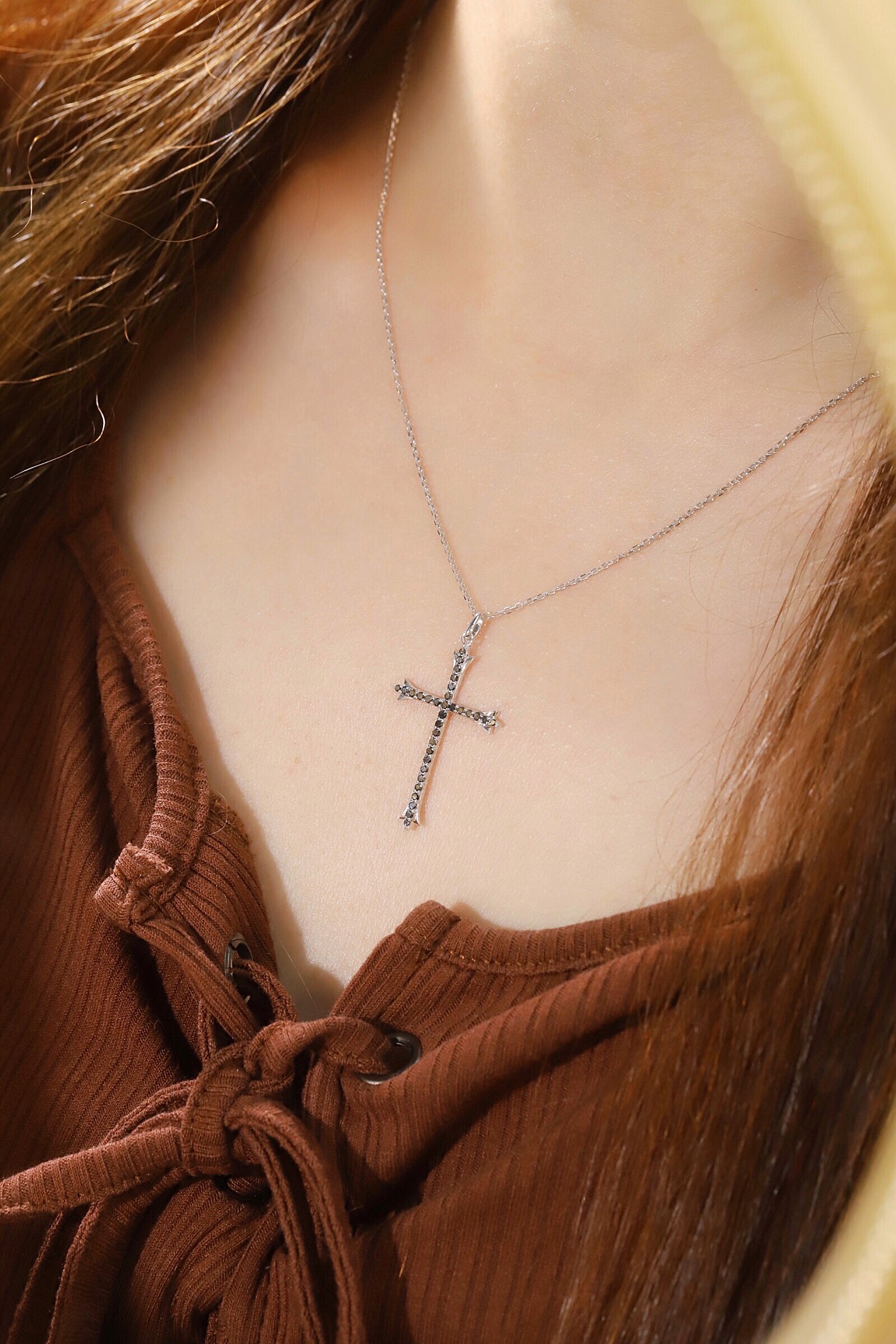 18k Gold Necklace with Cross Design, Black Diamond, 0.30ct