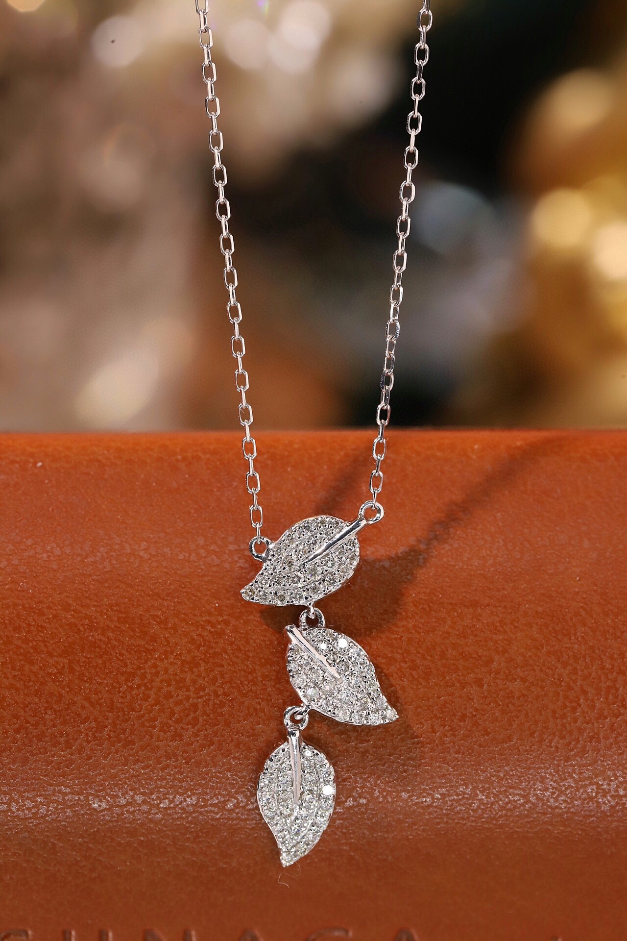 18k Gold Necklace with Leaf Design, Natural Diamond 0.20ct