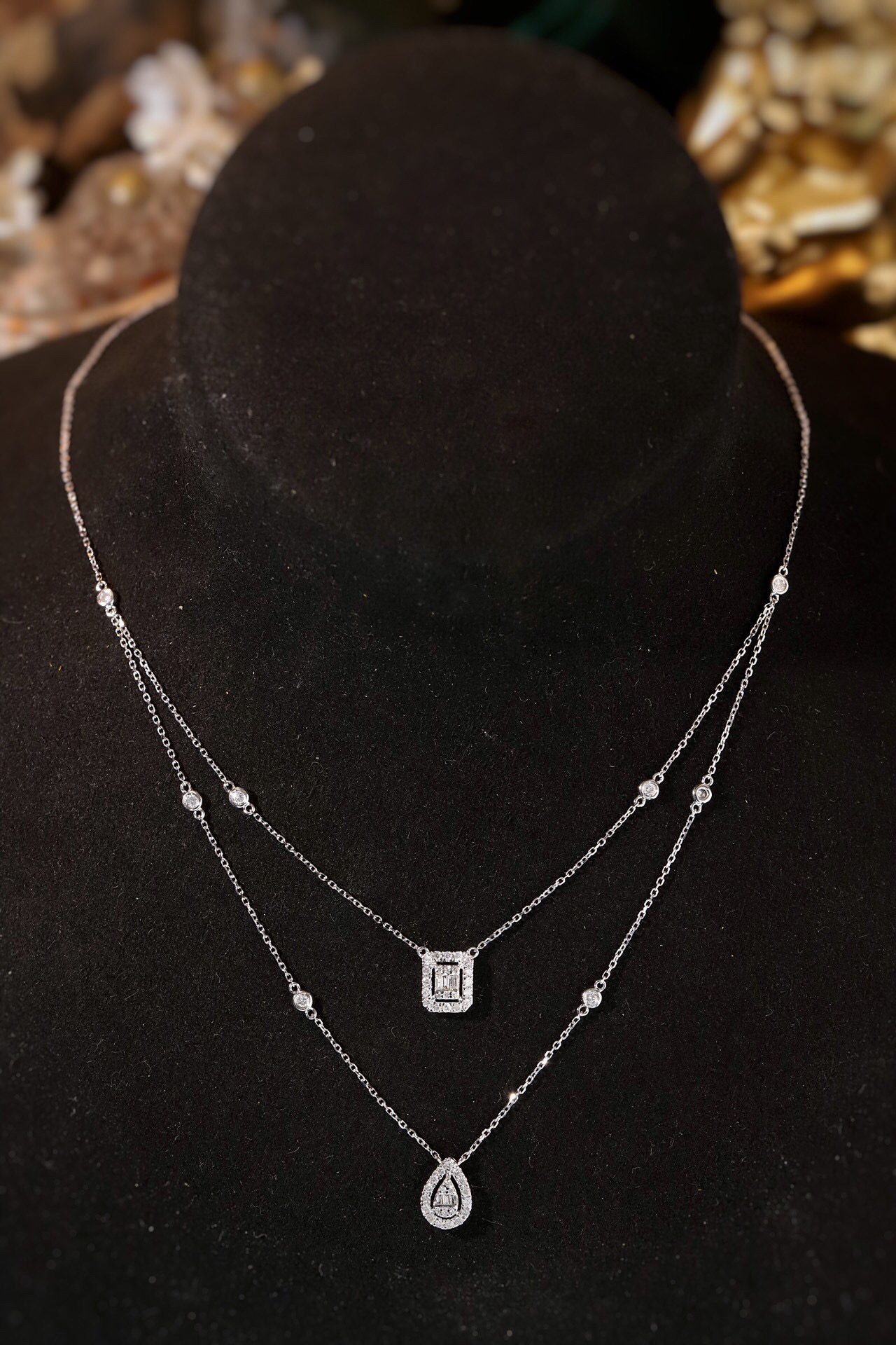 18k gold necklace with double-layer stacking design, featuring a natural diamond of 0.58ct