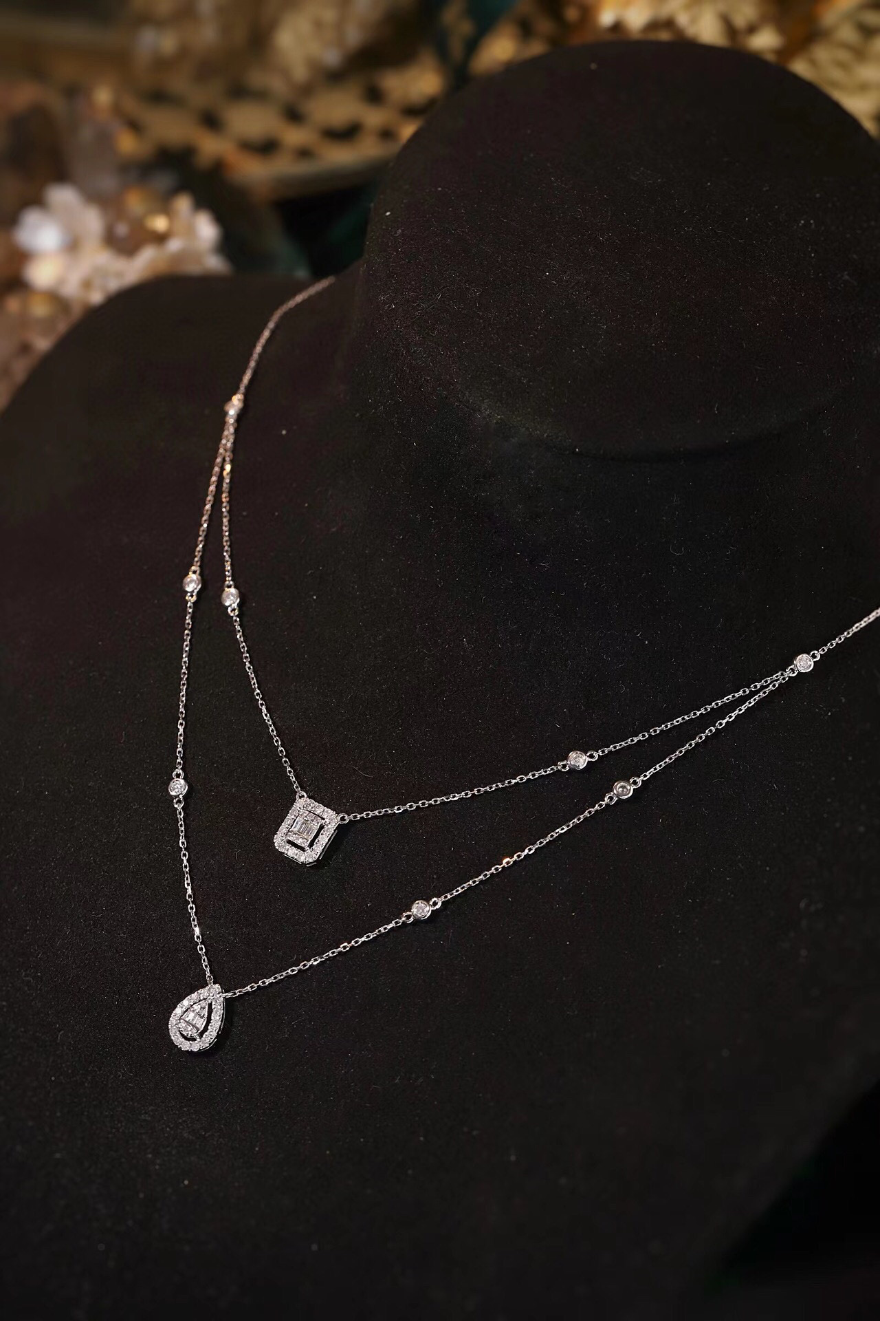 18k gold necklace with double-layer stacking design, featuring a natural diamond of 0.58ct