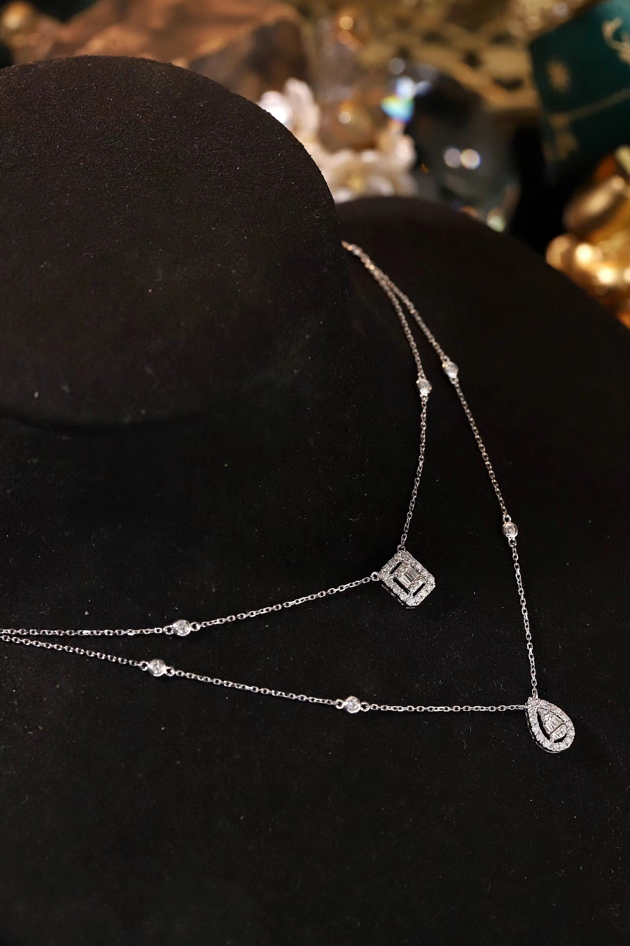 18k gold necklace with double-layer stacking design, featuring a natural diamond of 0.58ct