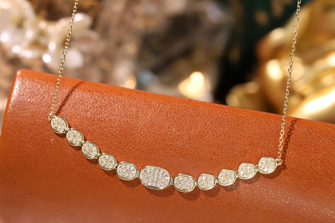 18k gold necklace with a natural diamond of 0.25ct