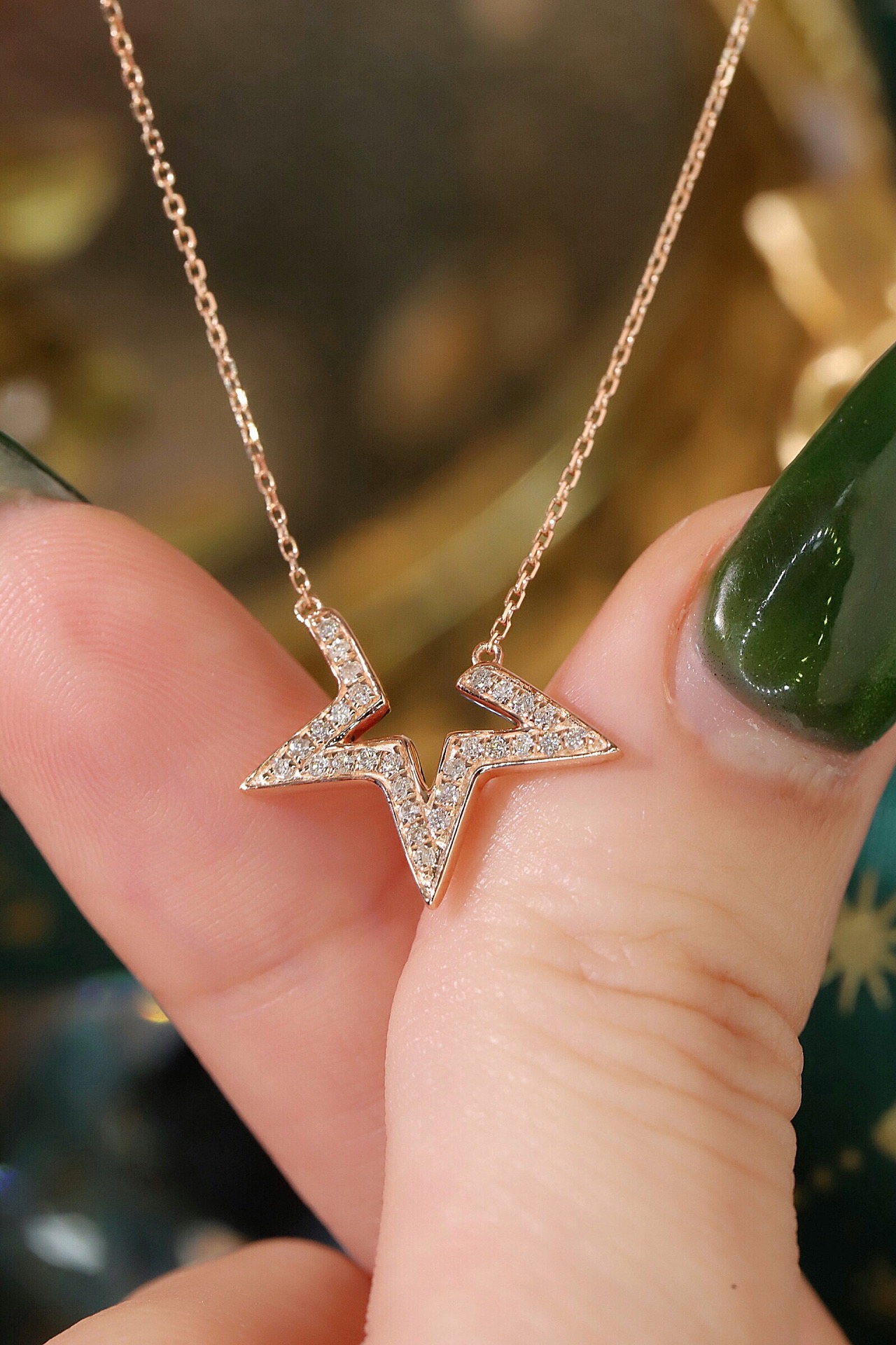 18k gold necklace with 0.18ct natural diamond