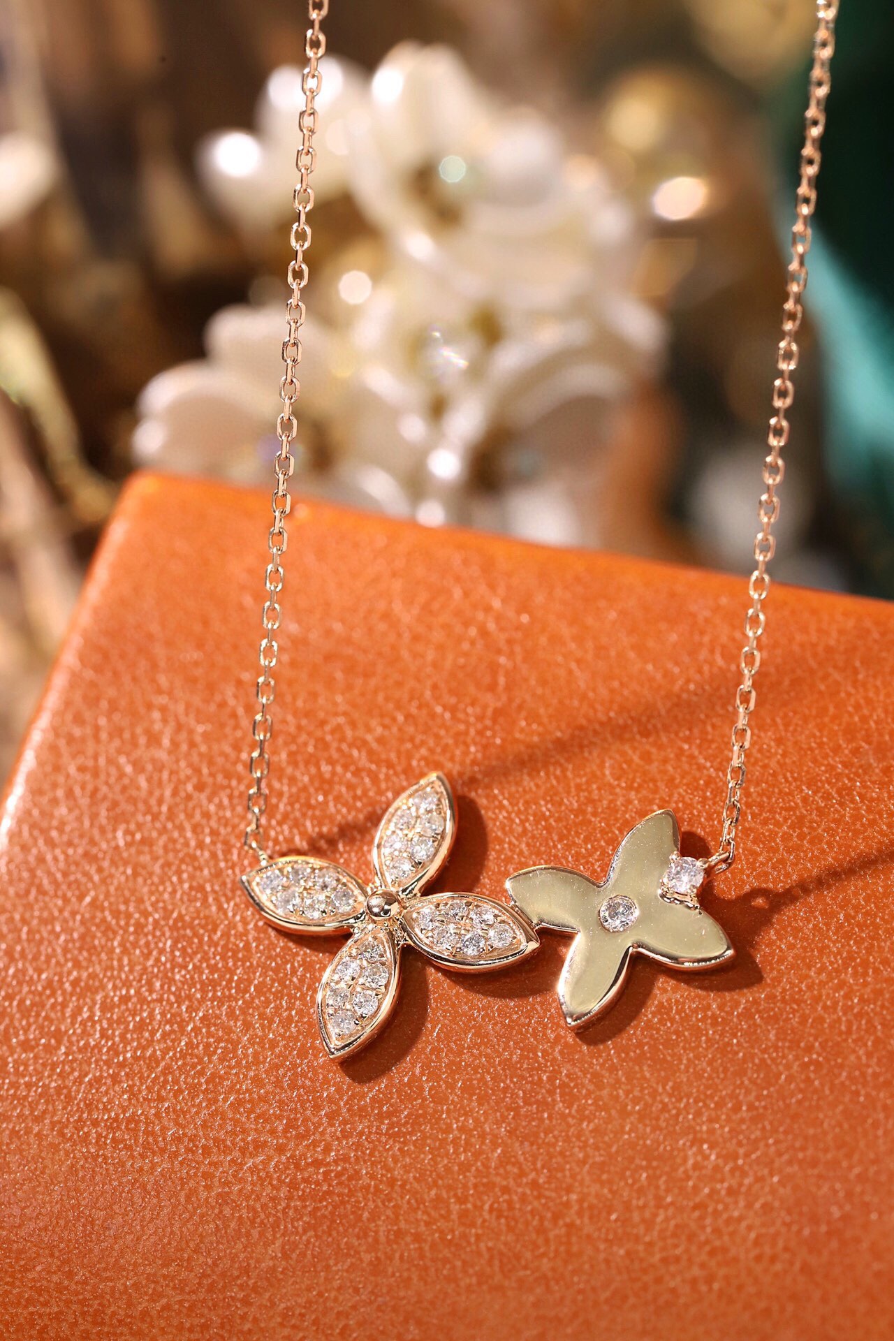 18k Gold Necklace with Clover Design and 0.20ct Natural Diamond