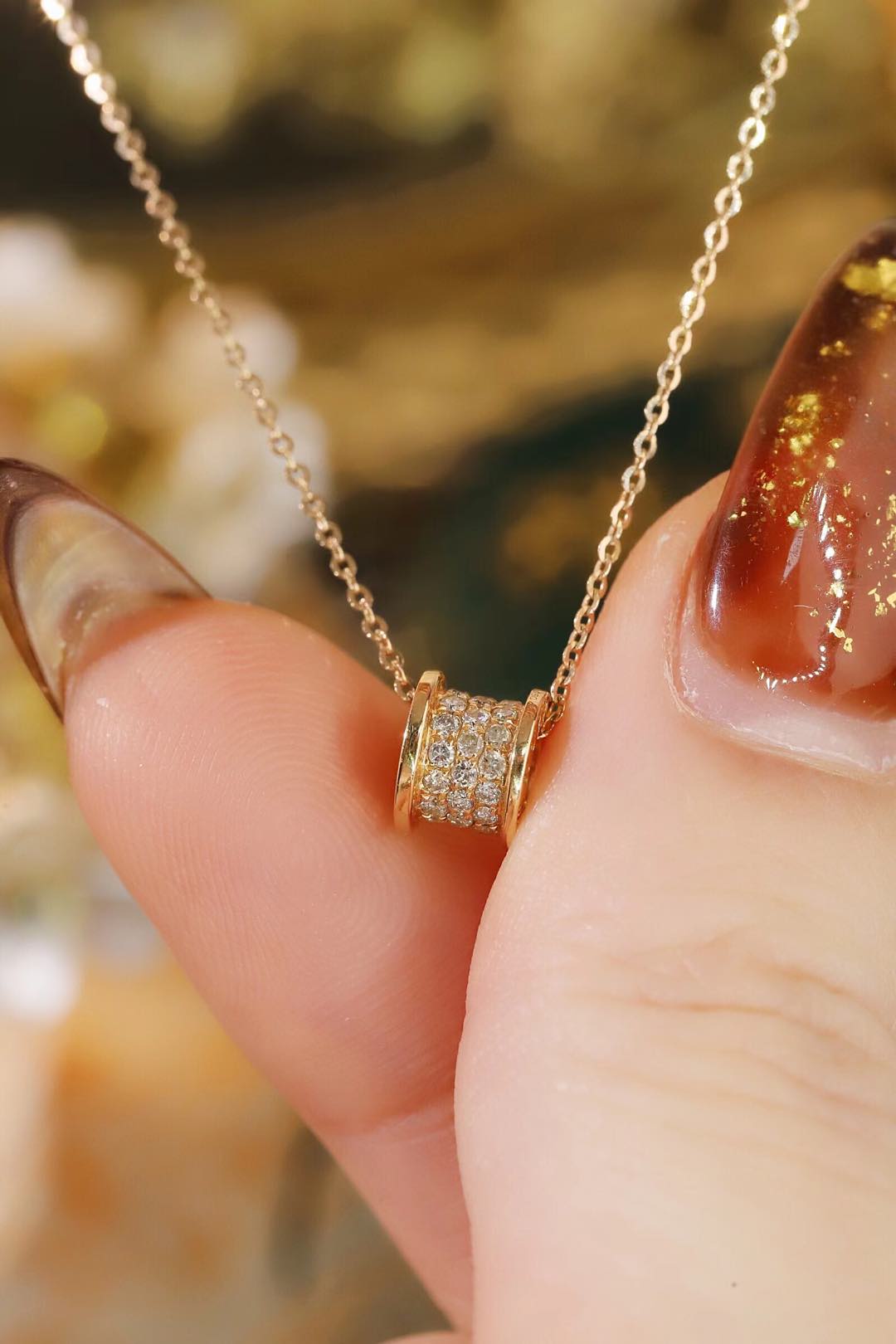 18k gold necklace with 0.30ct natural diamond