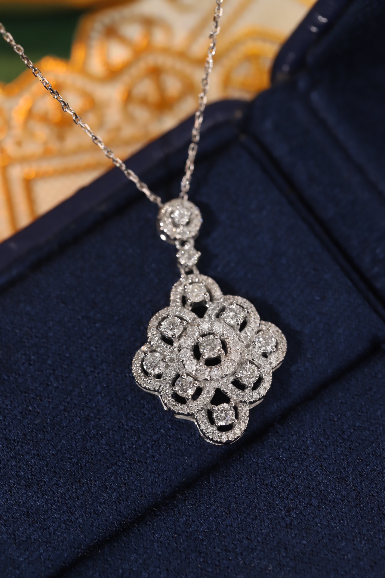 18k Gold Diamond Necklace with 0.85ct Natural Diamond