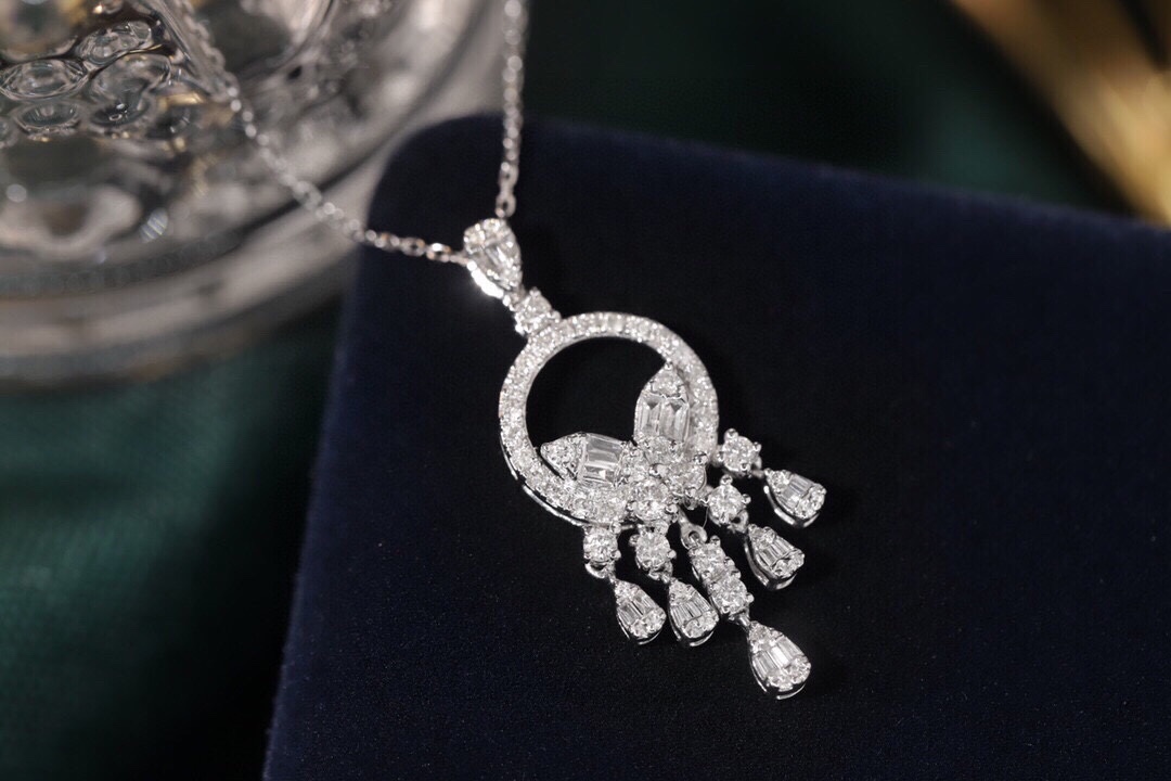 18k Gold Diamond Necklace with 0.75ct Natural Diamond