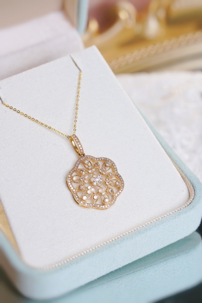 18k Gold Diamond Necklace with 0.45ct Natural Diamond