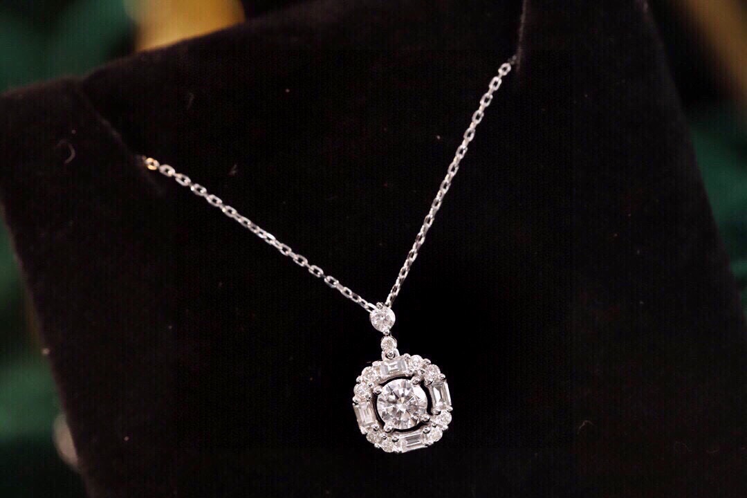 18k Gold Diamond Necklace with 0.62ct Natural Diamond