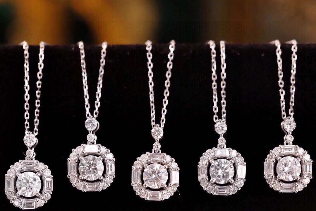 18k Gold Diamond Necklace with 0.62ct Natural Diamond