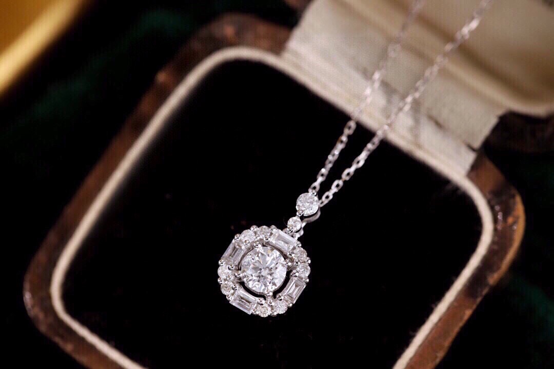 18k Gold Diamond Necklace with 0.62ct Natural Diamond