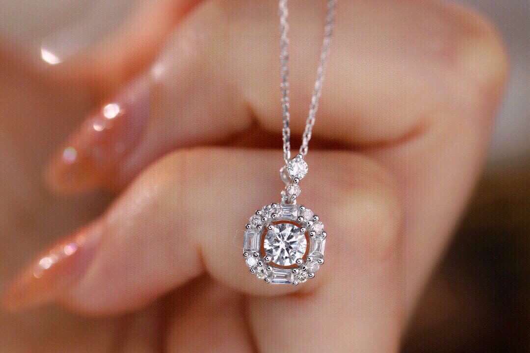 18k Gold Diamond Necklace with 0.62ct Natural Diamond