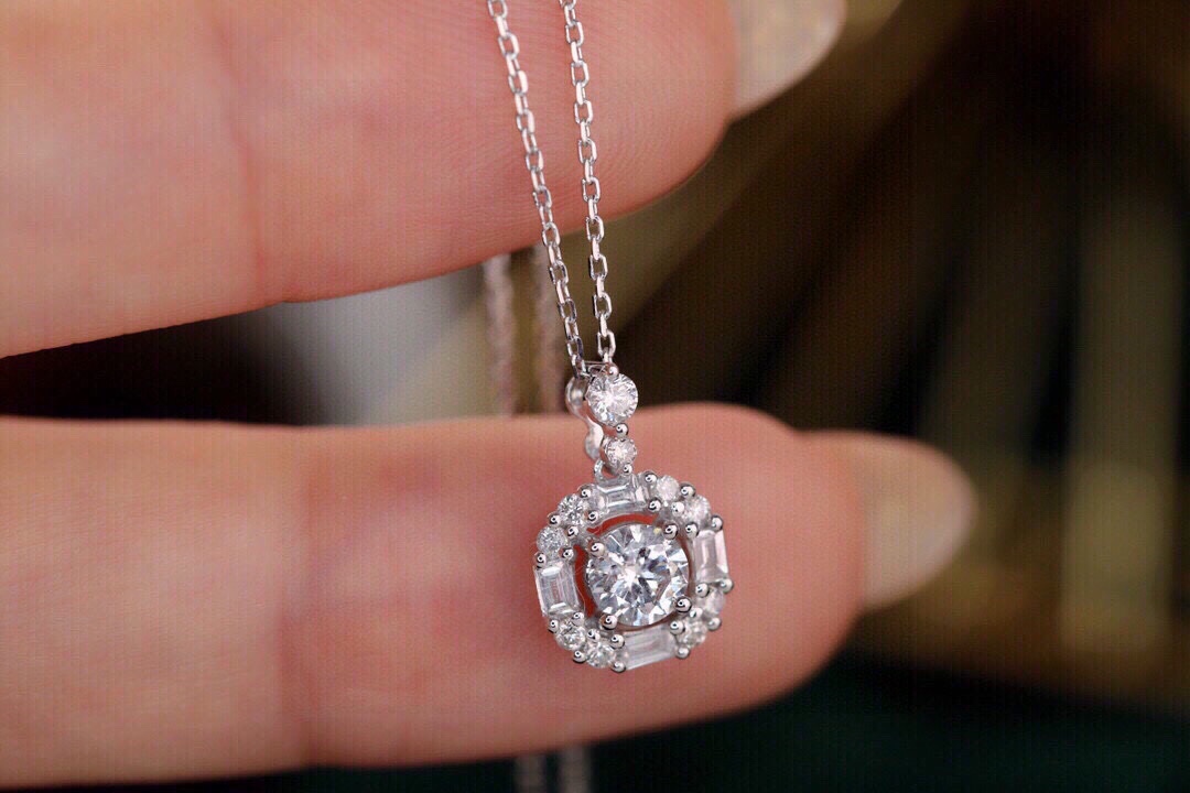 18k Gold Diamond Necklace with 0.62ct Natural Diamond