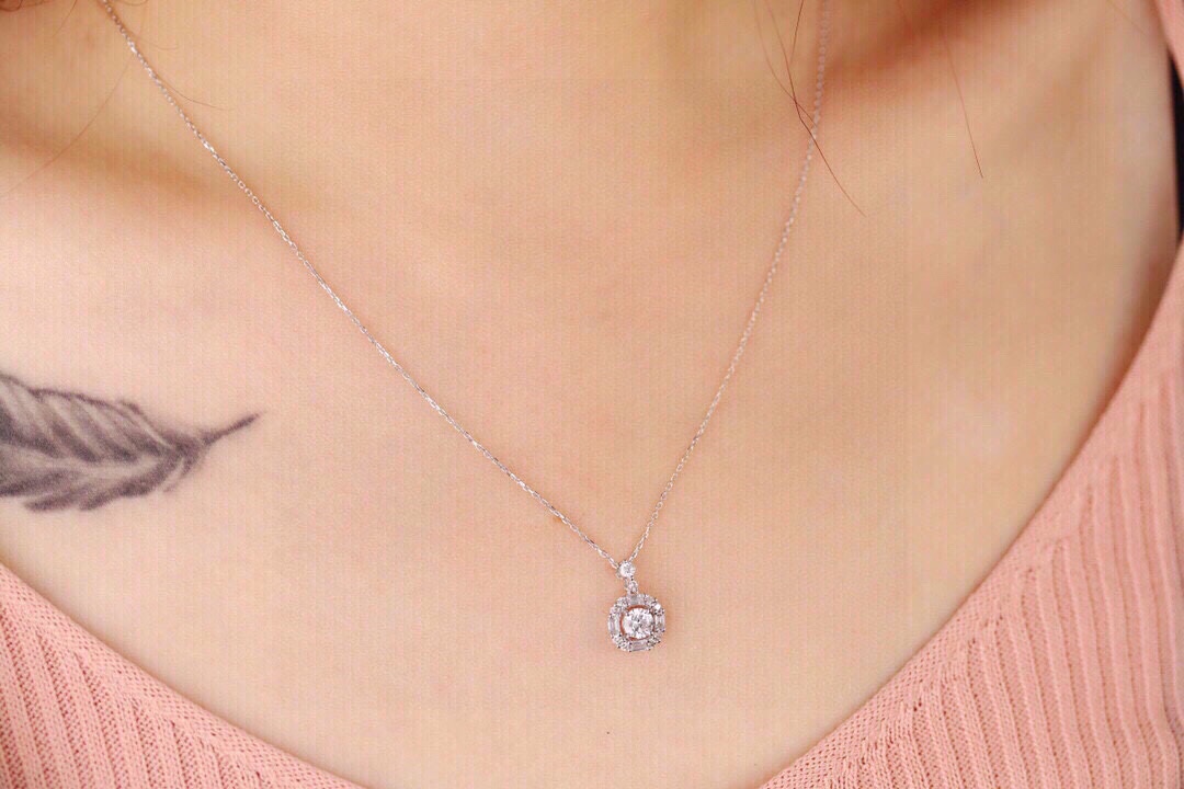 18k Gold Diamond Necklace with 0.62ct Natural Diamond