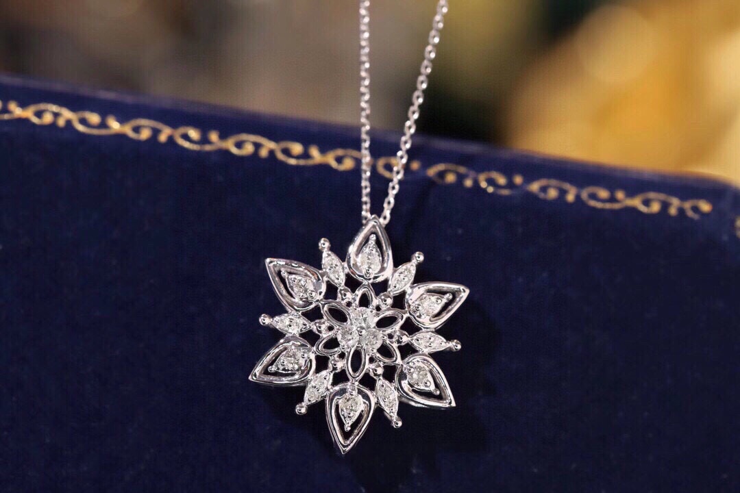 18k Gold Diamond Necklace with 0.20ct Natural Diamond