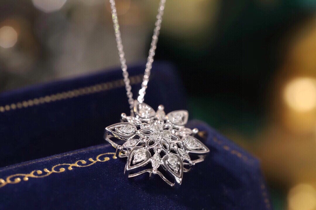 18k Gold Diamond Necklace with 0.20ct Natural Diamond