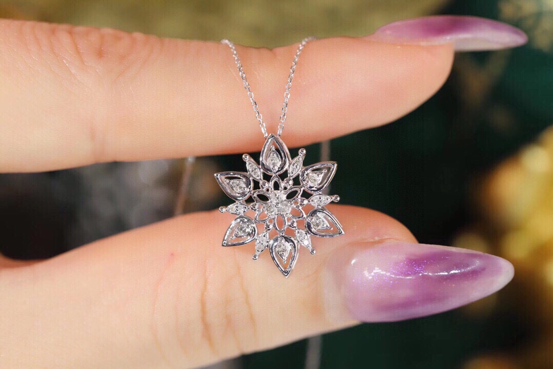 18k Gold Diamond Necklace with 0.20ct Natural Diamond