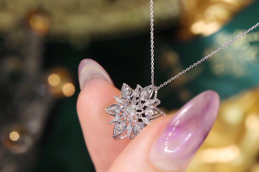 18k Gold Diamond Necklace with 0.20ct Natural Diamond