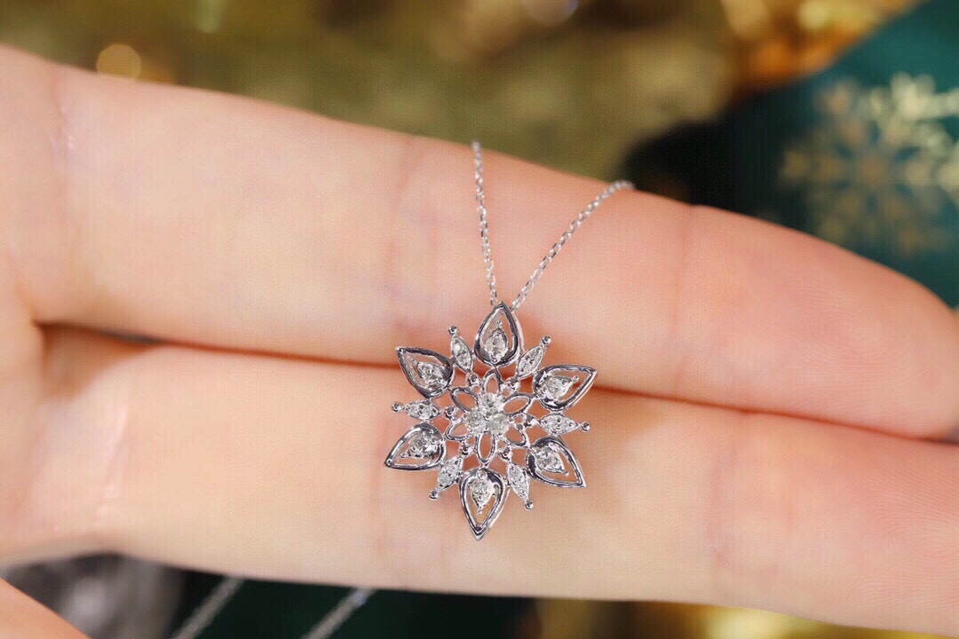 18k Gold Diamond Necklace with 0.20ct Natural Diamond